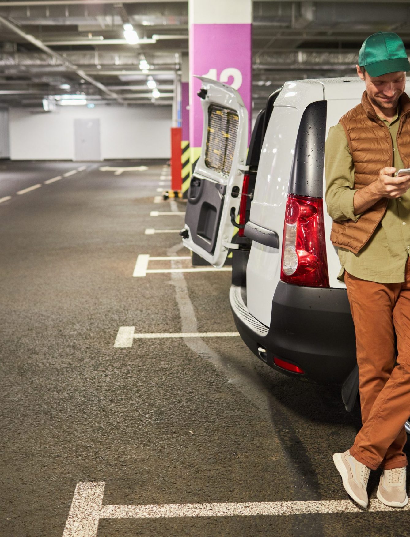 Kunde am Parkplatz